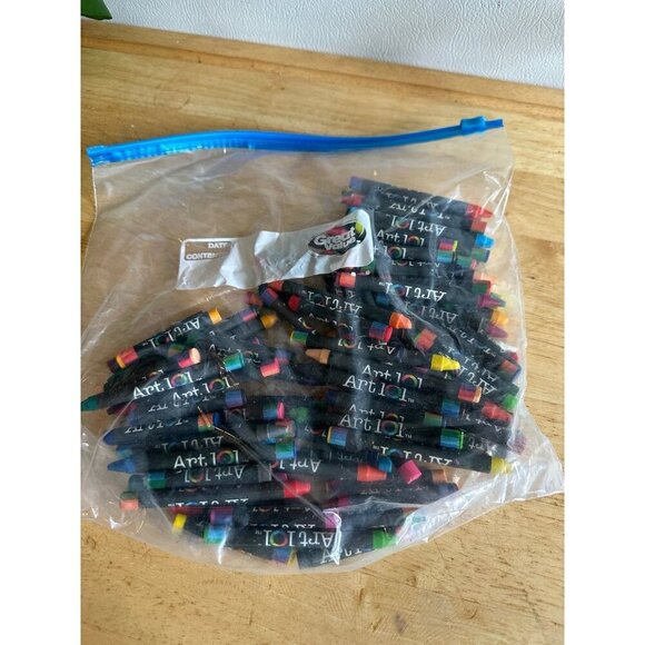 Lot of Art 101 crayons - Picture 1 of 5